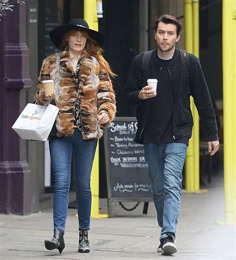 Florence Welch Seen With Multiple Boyfriends Over。